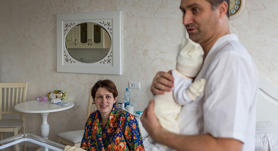 Случилось! Родственники смогут приходить к роженицам прямо в палату роддома