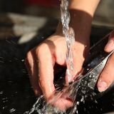 Почему нельзя мыть посуду в гостях