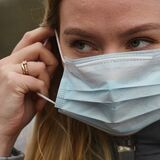 В Беларуси вводится обязательное ношение масок и соблюдение дистанции в общественных местах