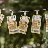 С 1 февраля 2024 банки будут принимать частично поврежденные иностранные купюры