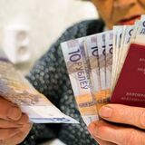 Пенсии и пособия за 8 марта выплатят досрочно