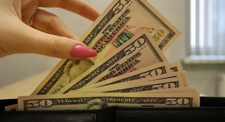 Почему нельзя тратить деньги в день зарплаты, согласно приметам