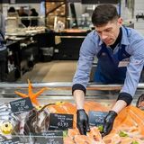 Мясо и крупы стали покупать реже. Зато морепродукты — в топе