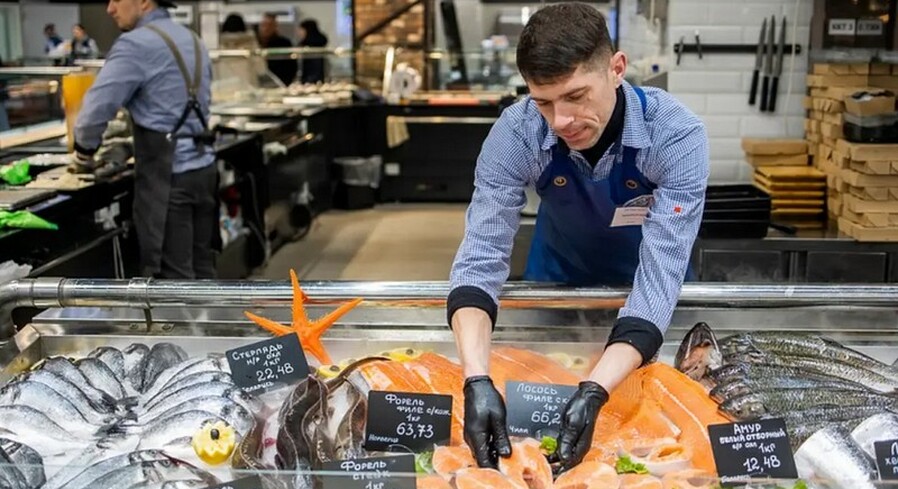 Мясо и крупы стали покупать реже. Зато морепродукты — в топе