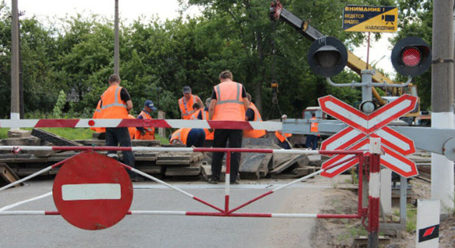 Закрыто движение на ж/д переезде по ул. Железнодорожной