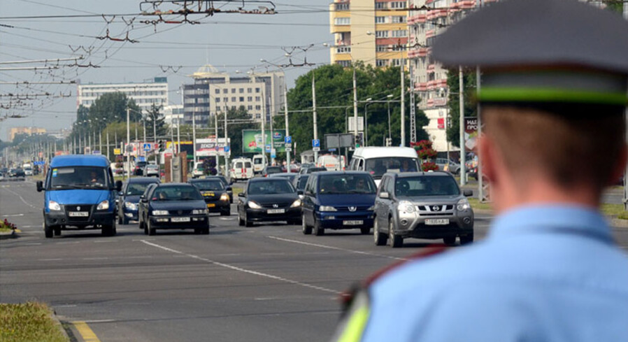 За скорость лишать, бесправников арестовывать: поправки в КоАП приняли во втором чтении