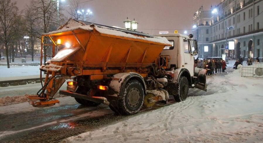 На дороги Брестчины уже высыпали почти 3 тыс. тонн соли