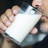 Почему нельзя мужчинам пить много молока