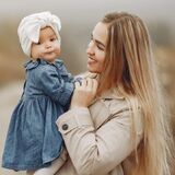 Когда и куда обращаться за пособием по уходу за ребенком до 3-х лет – рассказали в Минтруда