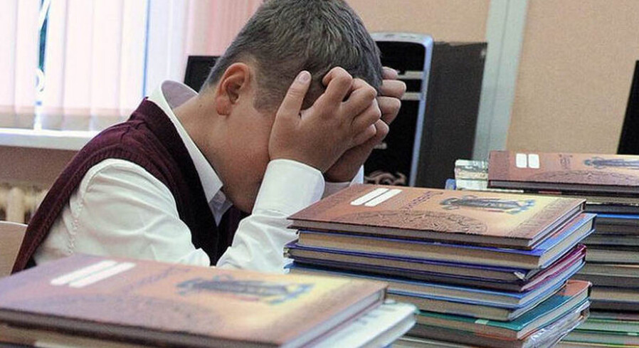 Стало известно, сколько в этом году будут стоить учебники для белорусских школьников