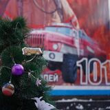 Можно ли оставлять гирлянду включенной на ночь, рассказали в МЧС