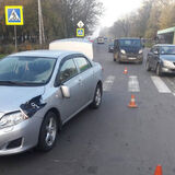 Поворачивая налево, водитель не уступил дорогу пешеходу: женщина в больнице