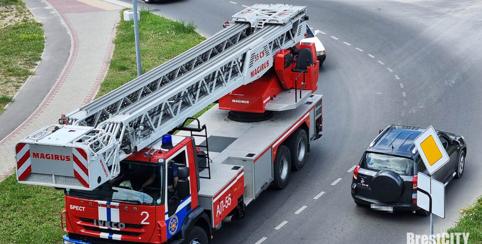 В Пинск поступит новая 52-метровая автолестница МЧС для работы на высотных зданиях
