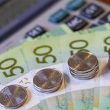 С 1 августа вырастут пенсии и детские пособия: новые суммы