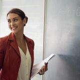 Белстат опубликовал данные о зарплате учителей: сколько они зарабатывают в 2026 году