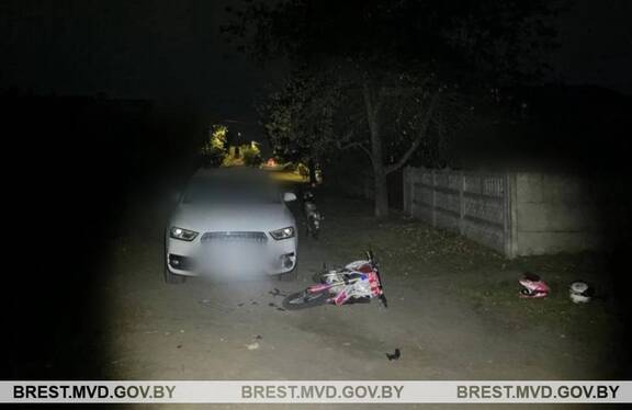 В Пинске 12-летняя девочка на питбайке столкнулась с Audi