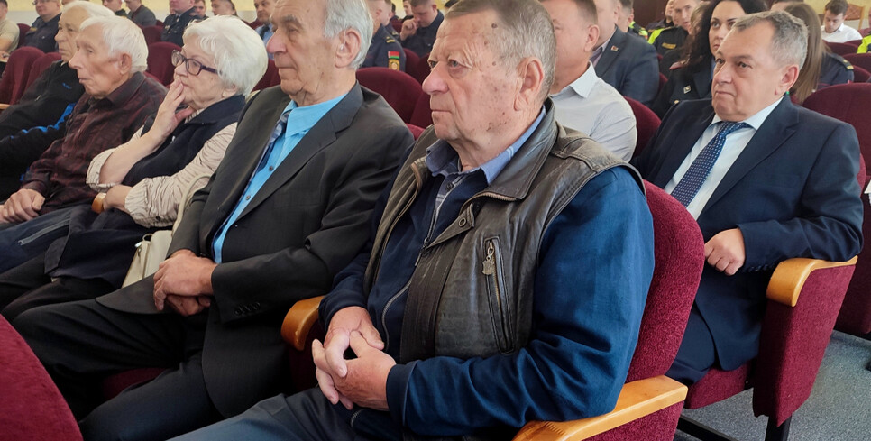 В Пинском ГОВД чествовали ветеранов и передавали традиции