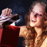 Бывший муж после развода хочет забрать подарки, которые дарил, – законно ли это? Ответ адвоката