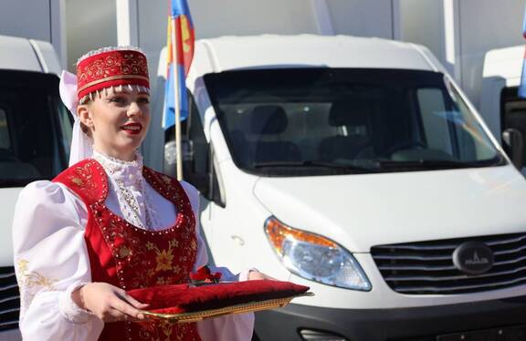 Три новых автомобиля для доставки продуктов получили учреждения образования Пинска