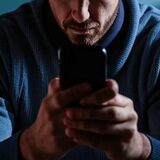 Если вам на карту пришли деньги от незнакомца, не стоит сразу переводить их обратно