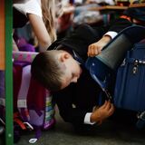 Стал известен размер матпомощи для школьников из многодетных семей