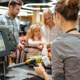 Сколько белорусы в среднем тратят в магазинах за день – новые цифры