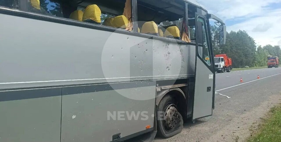 В Брянской области под удар беспилотника попал автобус с детской футбольной командой из Гомеля: погибла женщина, ранены дети