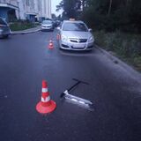 В Пинске автомобиль наехал на 11-летнего ребёнка на самокате во дворе
