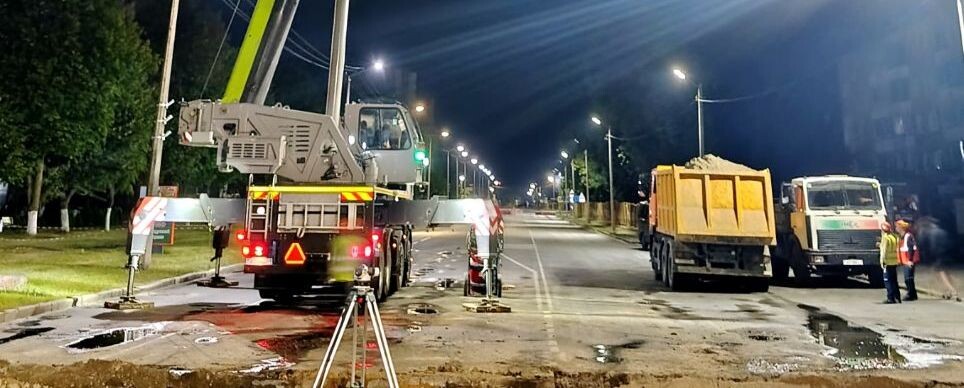 Город засыпает, а работы по реконструкции тепловой сети продолжаются