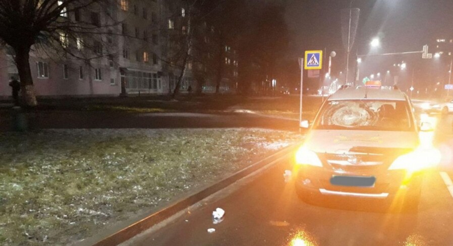 В Пинске автомобиль такси на переходе сбил женщину. Ночью она умерла в больнице