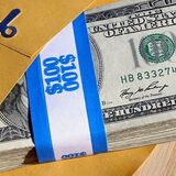 В Бресте у местного жителя конфисковали 10 тысяч долларов, за которые он продал свою машину